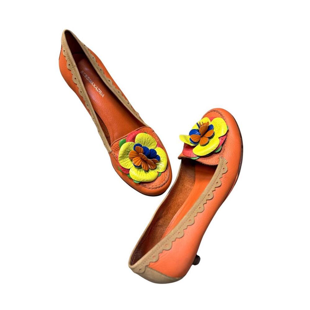 Vintage BCBMaxZaria kitten heel orange with large multilayer flower size7.5/8 US